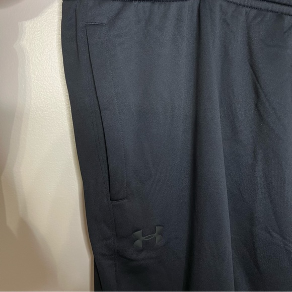 NWT Under Armour Black Tapered Sweatpants - size 5XL - Picture 2 of 5